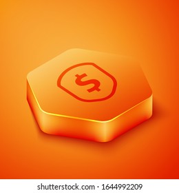 Escudo isométrico con símbolo dólar aislado en fondo naranja. Protección del escudo de seguridad. Concepto de seguridad monetaria. Botón hexágono naranja.  Ilustración vectorial