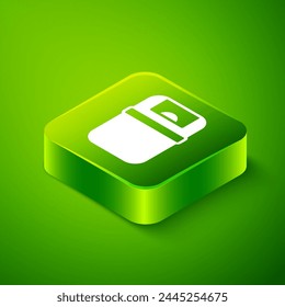 Icono de Papelera isométrica aislado sobre fondo verde. Cartel del cubo de basura. Icono de reciclar cesta. Icono de papelera de oficina. Botón cuadrado verde. Vector