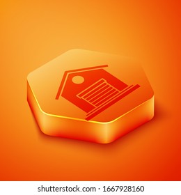 Isometric Warehouse icono aislado en fondo anaranjado. Botón hexágono naranja. Ilustración vectorial