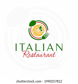 Logo del restaurante italiano. Logo del restaurante de pasta. Cuchara de círculo y tenedor. La comida italiana. Spaghetti.