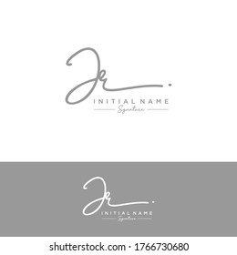 J R JR Escritura manuscrita inicial y logotipo de la firma.