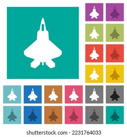 Jet Kampfflugzeug Silhouette mehrfarbige flache Symbole auf einfarbigem Hintergrund. Weiße und dunklere Icon-Variationen für Hover oder aktive Effekte.