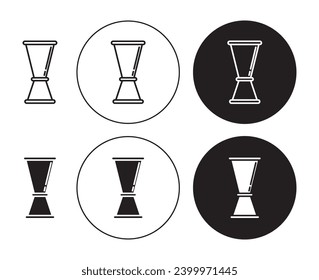 Juego de iconos vectoriales de un tirador. Símbolo de herramienta de agitador de cócteles. Señal de taza de acero de medida adecuada para aplicaciones y sitios web diseños de interfaz de usuario.