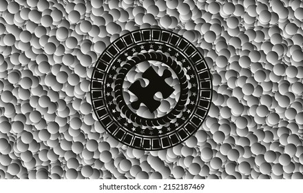 icono de la pieza del rompecabezas dentro de la placa oscura con fondo de burbujas grises. Ilustración vectorial. Detallado. 