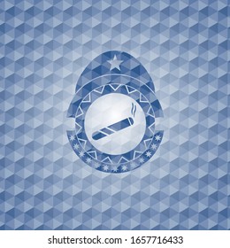 articulación, icono del cigarrillo dentro de la insignia azul con fondo geométrico.