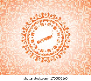 Gelenk, Zigarettensymbol in orangefarbenem Fliesenhintergrund. Quadratisches geometrisches Mosaik nahtloses Muster mit Emblem im Inneren.