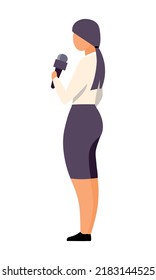 Periodista con carácter vector de color semiplano de micrófono. Figura permanente. Persona de cuerpo entero sobre blanco. Ilustración de estilo de caricatura simple de transmisión en vivo para diseño gráfico web y animación