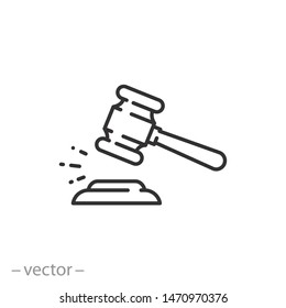 icono del gavel juez, castigo conceptual, subasta de puja, símbolo de línea delgada en fondo blanco - ilustración de trazo editable, pasos vectoriales 10