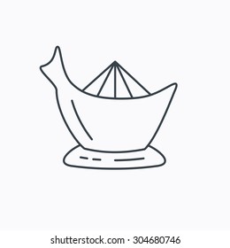 Juicer icon. Squeezer sign. Kitchen electric tool symbol. Linear outline icon on white background. Vector
