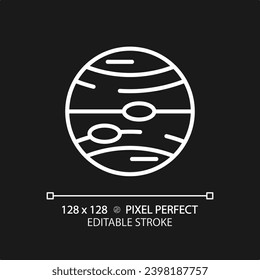 Jupiter Pixel perfekt weiß lineares Symbol für dunkles Thema. Planetäre Astronomie. Sonnensystem. Weltraummission. Wissenschaftsunterricht. Dünne Illustration. Einzelnes Symbol für den Nachtmodus. Bearbeitbarer Hub