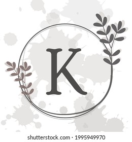 K - Alfabeto creativo y simple con hojas