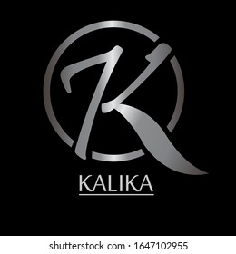 K Logo Firmenname gefärbt Silber Swoosh Design. Lineares Monogramm von Luxusgütern