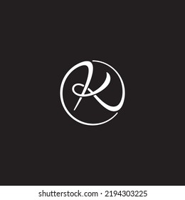 Logo con letras K con estilo curvo en forma de círculo - negro y blanco