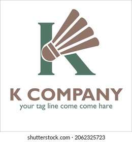 Diseño del logotipo K en el tema de juego y recreación
