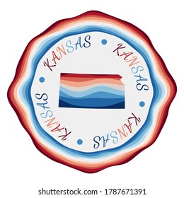 Insignia de Kansas. Mapa del estado de estados unidos con bellas olas geométricas y vibrante marco azul rojo. Logo Vivid round Kansas. Ilustración vectorial.