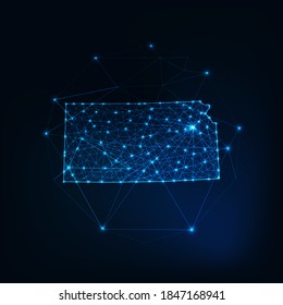Mapa de silueta brillante del estado de Kansas de Estados Unidos hecho de líneas de estrellas puntos triángulos, formas poligonales bajas. Comunicación, concepto de tecnologías de internet. Ilustración vectorial futurista de armazón alámbrico
