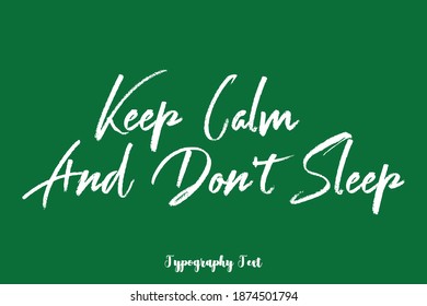 Mantener La Calma Y No Dormir La Escritura A Mano Pincel Escribir Típica Frase De Texto En Fondo Verde
