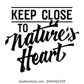 Manténgase cerca del corazón de la Naturaleza, con un diseño de letras reconfortante. Plantilla tipográfica aislada con escritura cautivadora. Ideal para los entusiastas de la naturaleza, conveniente para el Web, impresión, aplicaciones de moda.