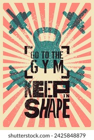 Mantente en forma. Ve al gimnasio. Gimnasio Club o gimnasio deportivo tipográfico vintage grunge póster motivacional, emblema, diseño de logotipo con pesas y kettlebell. Ilustración vectorial retro.