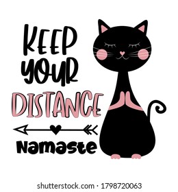 Mantén tu Distancia Namaste - Virus Corona - Texto de distanciamiento social con un lindo gato negro. Ilustración vectorial.