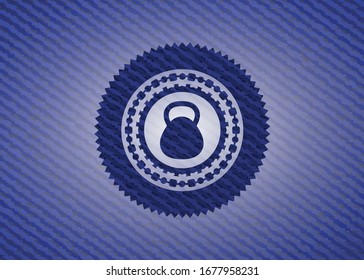 emblema interior del timbre con un fondo jean de alta calidad