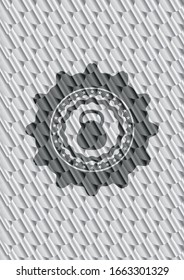 icono de kettlebell dentro del emblema plateado. Patrón de escalas. Ilustración vectorial. Detallado.