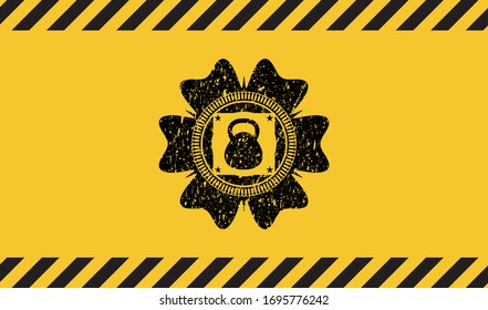 símbolo de advertencia interior, emblema negro grunge. Ilustración vectorial. Detallado.