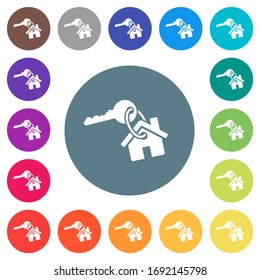Llave y casa en los iconos blancos planos del anillo de llaves en fondos de color redondo. Se incluyen 17 variaciones de color de fondo.