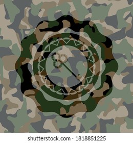 icono de la tecla dentro del emblema camuflado. 