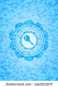 icono de llave dentro de un emblema de mosaico azul cielo realista