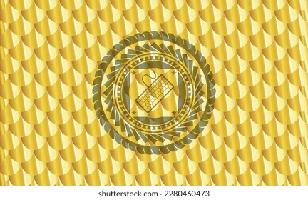 icono de teclado dentro del emblema dorado brillante. Patrón de escalas. Ilustración vectorial. Detallado. 
