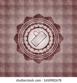 Tastatursymbol innerhalb eines roten, nahtlosen geometrischen Abzeichens.