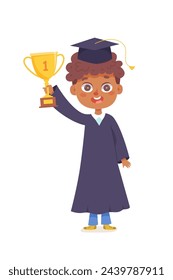 Niño graduado sosteniendo la taza de trofeo de oro ilustración vectorial. Niño aislado de la historieta en la bata académica y la cartulina que celebran el éxito de la graduación escolar, niño que levanta el premio ceremonial alto