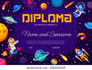 Diploma infantil, astronauta de caricaturas y personajes alienígenas con nave espacial, planetas y cometas espaciales, premio de certificado vectorial. Planeta espacial del espacio ultraterrestre o galaxia en el cielo con diploma de escuela o jardín de infancia