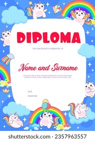 Diploma infantil con gato de maíz y personajes lindos de gatito en arco iris. Certificado de logro para niños, premio vectorial del ganador de la competición o plantilla de diploma con gatito mágico o personaje de caticorn de hadas