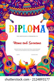 Diploma infantil con sombrero mexicano, instrumentos musicales de guitarra y maracas. Diploma de educación vectorial, certificado de rendimiento escolar o apreciación con marco de antecedentes de ornamento mexicano