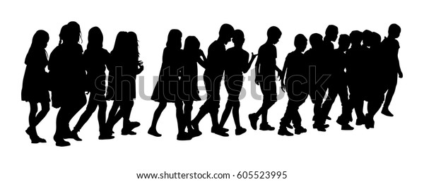 一緒に学校に行く子どもたち ベクターシルエットイラスト 学校に戻れ 幸せな男の子と女の子 学童の遠足のベクターイラスト 子どもは群がる 大きなグループの子どもたちが通りを横切る のベクター画像素材 ロイヤリティフリー