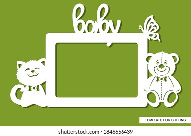 Fotografía rectangular para niños con un gato de dibujos animados, un oso de peluche, una mariposa y el texto - bebé. La proporción es de 2:3. Plantilla para el corte de trazador láser (cnc) de papel, plástico, metal, contrachapado o madera. Vector