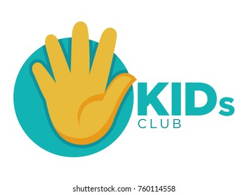 Plantilla de logotipo de zona infantil de manos de palma sonrientes sonrisas faciales y letras.