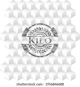 Emblema gris Kilo con fondo blanco cubo. 