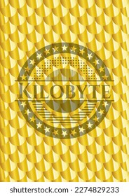 Emblema dorado kilobyte. Patrón de escalas. Ilustración vectorial. Detallado. 