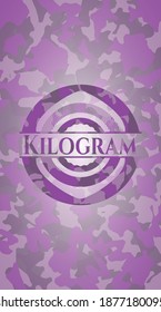 Kilogramm rosa auf Camo-Textur. Vektorgrafik. Detaillierte Angaben. 