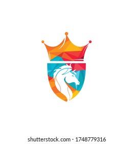 Diseño del logo del vector del caballo rey. Caballo en Escudo con el concepto de logotipo del icono de la Corona.