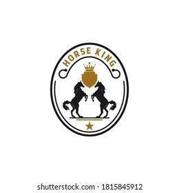 el logo del rey de los caballos con dos caballos de aspecto fuerte que transmiten el mensaje de que es el rey