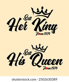 Rey y Reina - diseño de pareja. Texto negro y corona de oro aislado sobre fondo blanco. Se puede utilizar para recuerdos imprimibles (camiseta, almohada, imán, taza, taza). Icono de invitación de boda. Amor real