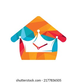 Plantilla de diseño del logotipo del vector de tiempo real. Crown con el diseño del logo del vector del icono del reloj.	