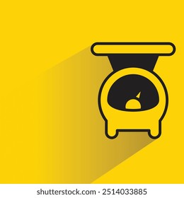 Icono de escala de cocina con sombra sobre fondo amarillo