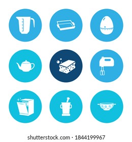 Juego de iconos de cocina y mortero con almirez con colador, temporizador, esponja. Vector de icono de utensilios de cocina relacionados para el diseño del logotipo de la interfaz de usuario web.