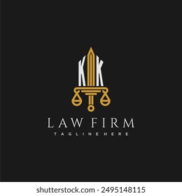 Monograma inicial KK para el logotipo del bufete de abogados con espada y escala