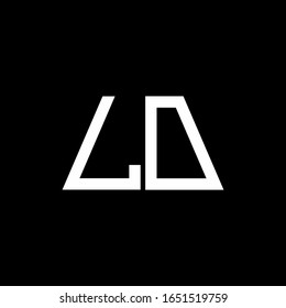 Monograma abstracto del logotipo KM aislado en fondo negro